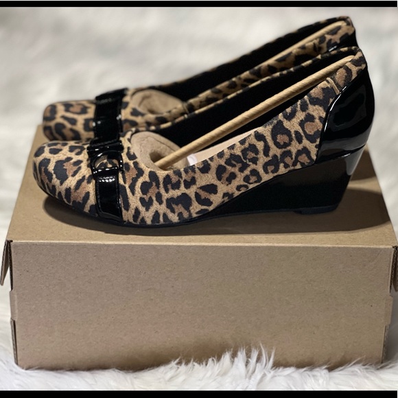 New clarks women Flores Tulip Wedge Pump - Picture 8 of 16